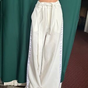 Stylish White Wide-Leg Pants with Belt